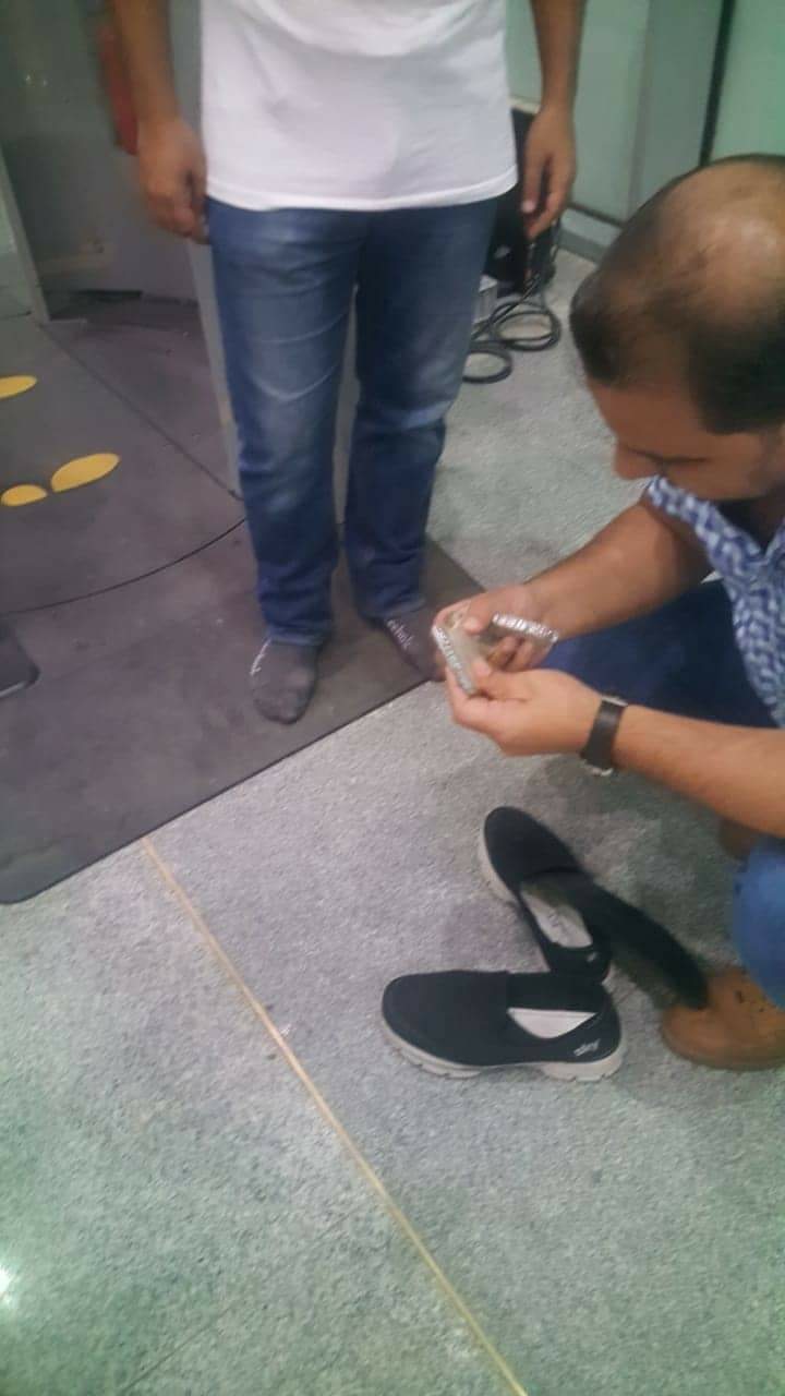جمارك مطار برج العرب تحبط محاولتى تهريب تليسكوب وهواتف محمولة وكروت ميمورى ما راكبين 
