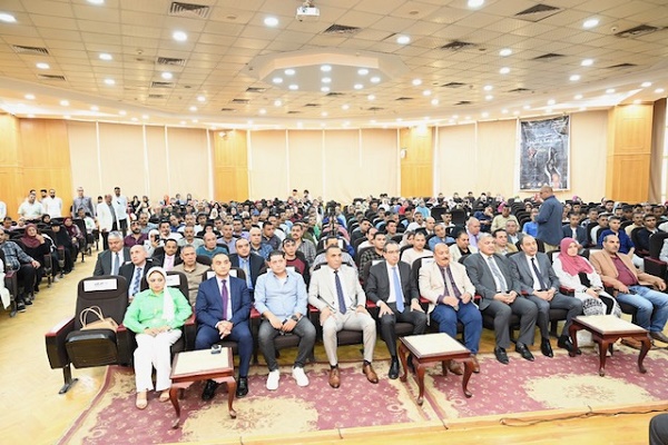  جامعة الفيوم.. تكرم المحاربين القدامي وأسر الشهداء 