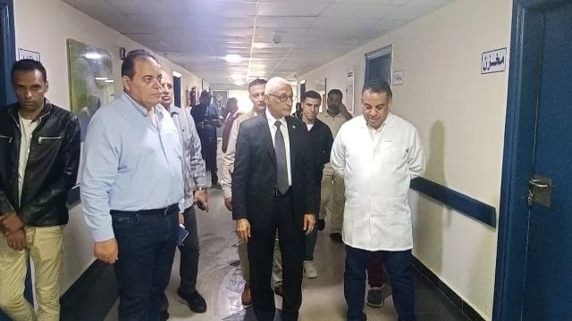 محافظ شمال سيناء يتفقد مستشفى العريش العام ويزور جرحى الفلسطينيين