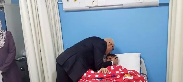 محافظ شمال سيناء يتفقد مستشفى العريش العام ويزور جرحى الفلسطينيين