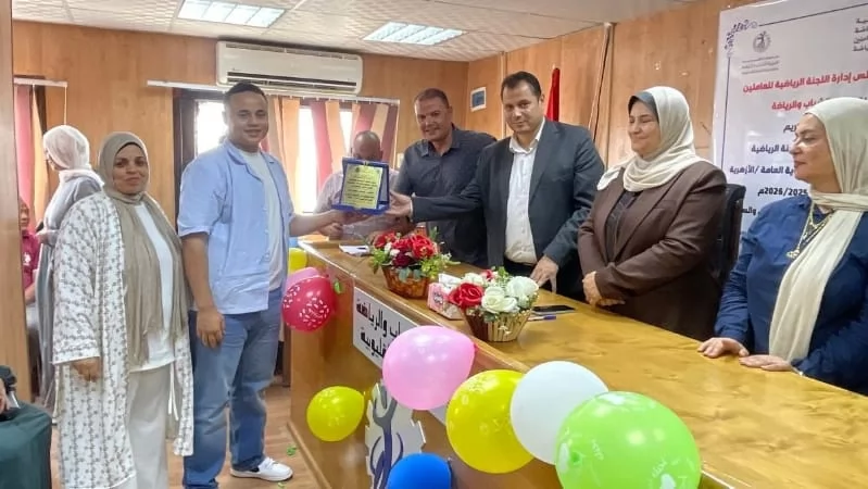 محافظ القليوبية يسلم 400 شنطة مدرسية لـ100 أسرة من الأولى بالرعاي