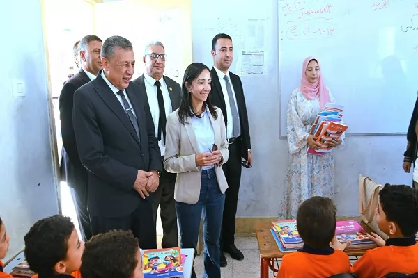 جولة ميدانية لمحافظ البحيرة بأبو المطامير لمتابعة إنتظام الدراسة