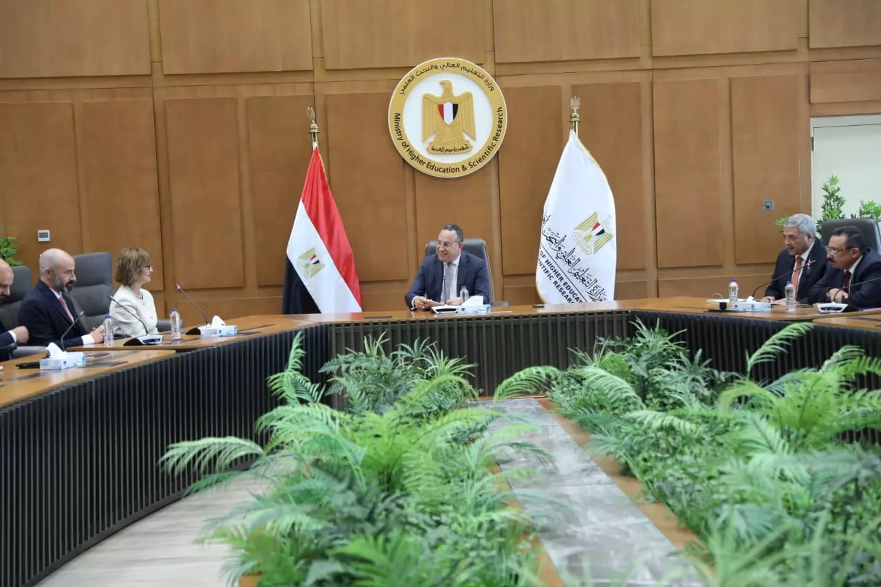 وزير التعليم العالي يبحث مع شركة عالمية تعزيز التعاون المشترك