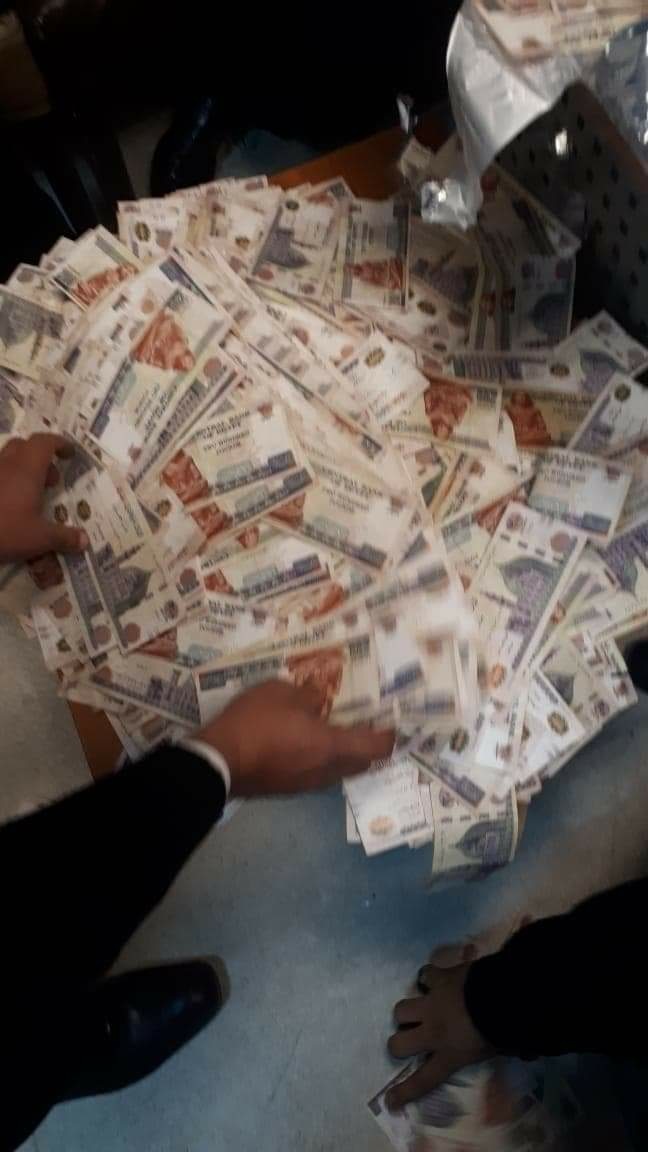  ضبط راكب حاول تهريب ٦٥٠ ألف جنية إلى الامارات 