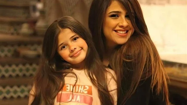 شاهد..اول ظهور لابنة ياسمين عبد العزيز فى 
