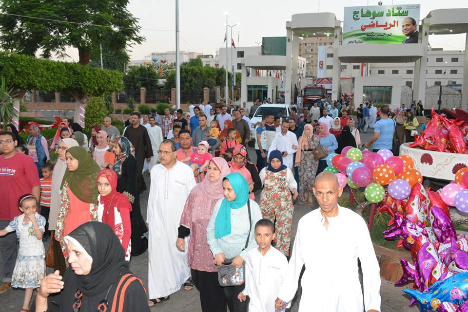 الالاف من أبناء سوهاج سهروا حتى الصباح للاحتفال بأعياد الكريسماس