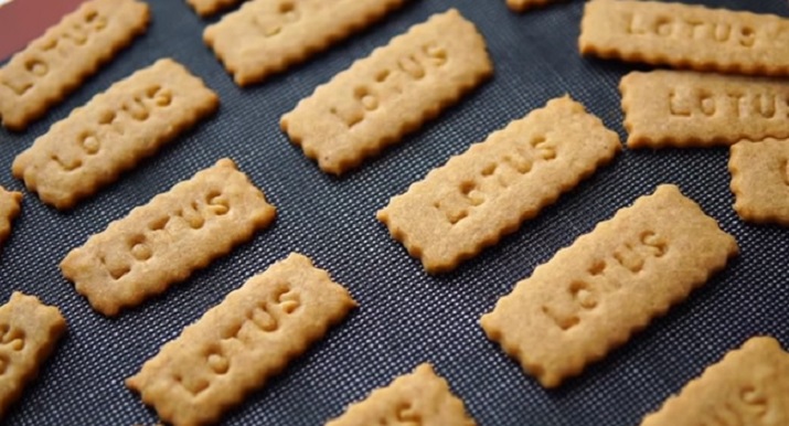 بسكوت وزبدة اللوتس