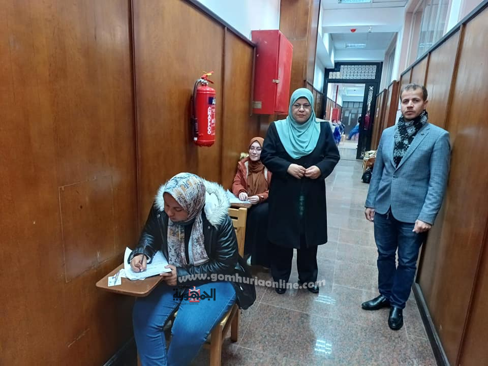 الدكتورة ندية القاضى عميد كلية الإعلام بالمنوفية تتابع لجان إمتحانات الترم الأول