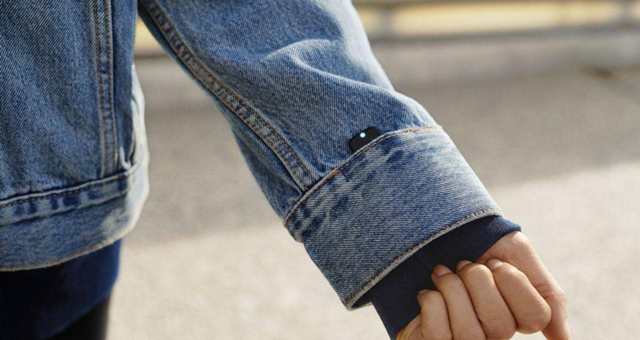 سترة جينز ترد على المكالمات.. وتلتقط السيلفي