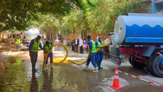 مناورة لسحب مياه الأمطار فى مدينتى ببا وناصر.. بالصور