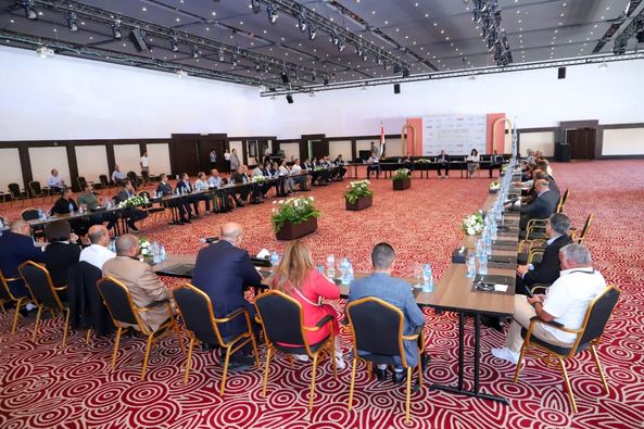 وزير الآثار ومحافظ البحر الأحمر يعقدان اجتماعاً مع مجموعة من المستثمر