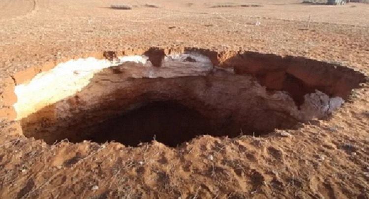 حفرة بعمق 60 مترا في مدينة الجديدة المغربية