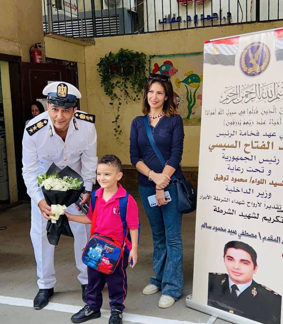 الداخلية تصطحب نجل الشهيد مصطفى عبيد إلى المدرسة 