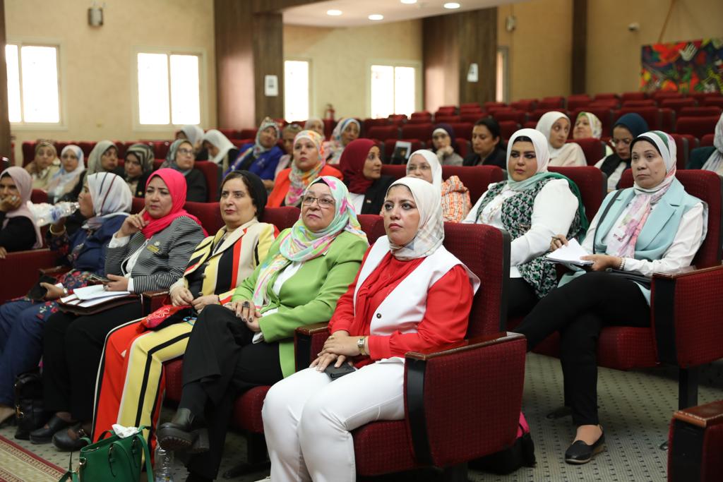 “دور المرأة في الإستقرار والأمان المجتمعي“ في ندوة بالمجلس القومي