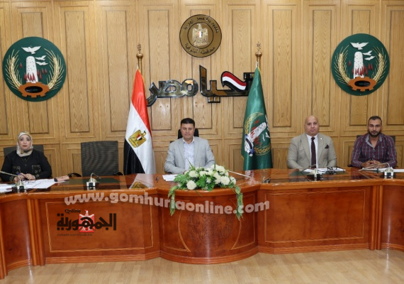 السكرتير العام بالمنوفية خلال الإجتماع