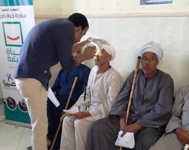 بصيرة توقع الكشف على عيون 10113 طالب ومواطن بسوهاج خلال اكتوبر