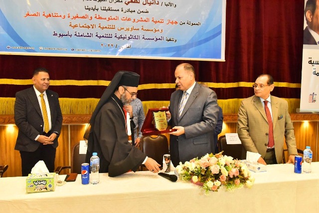 محافظ أسيوط يشهد الحفل الختامي لـ