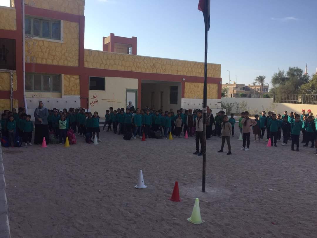 عقل يشهد طابور الصباح وتحية العلم بمدرسة علي مبارك الابتدائية