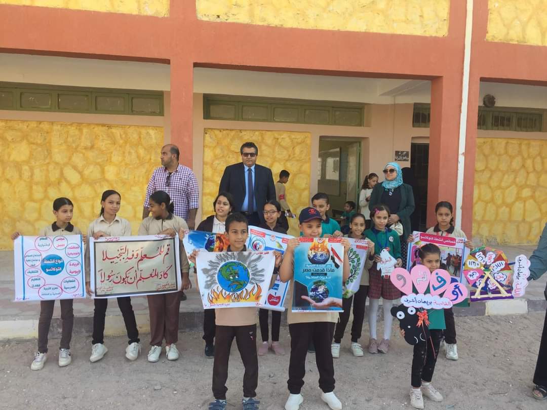 عقل يشهد طابور الصباح وتحية العلم بمدرسة علي مبارك الابتدائية