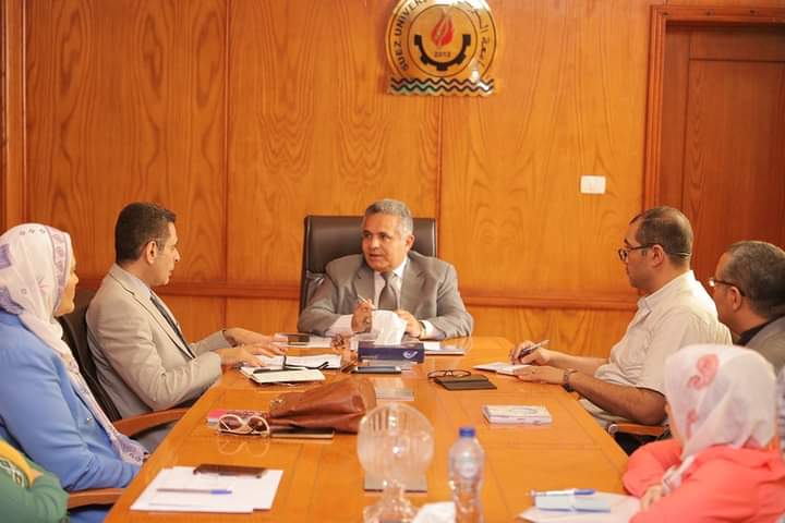 حنيجل يجتمع بمجلس إدارة مركز رعاية الطلاب ذوي الإعاقة بالسويس    