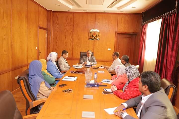 حنيجل يجتمع بمجلس إدارة مركز رعاية الطلاب ذوي الإعاقة بالسويس    
