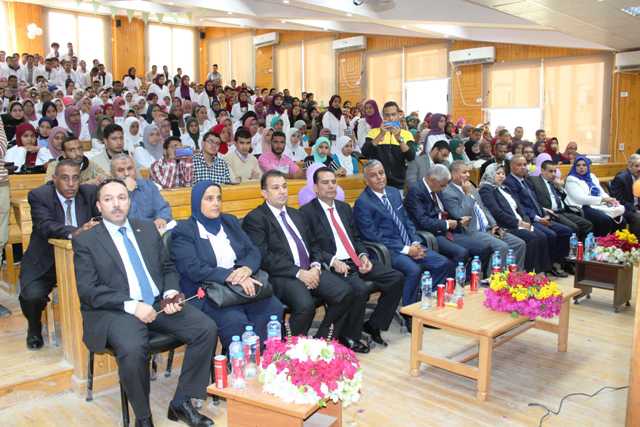رئيس جامعه جنوب الوادى يشهد حفل تكريم طلاب كلية العلاج الطبيعى.. بالصور