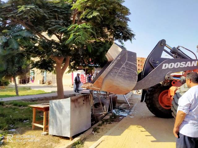جهاز بدر يشن حملة إشغالات ويحرر60 محضر بالتعاون مع الشرطة .. بالصور