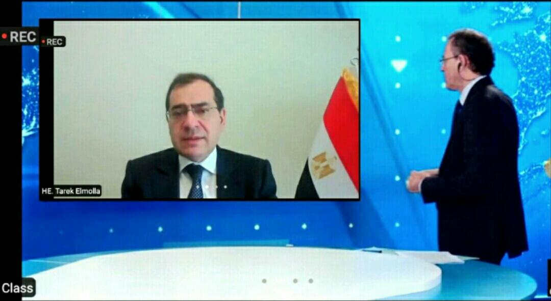 وزير البترول يشارك في حوار 