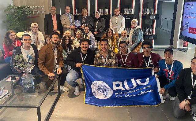 كلية الإدارة جامعة بدر تنظم تدريب لطلابها بمصانع السويدى.. بالأسماء