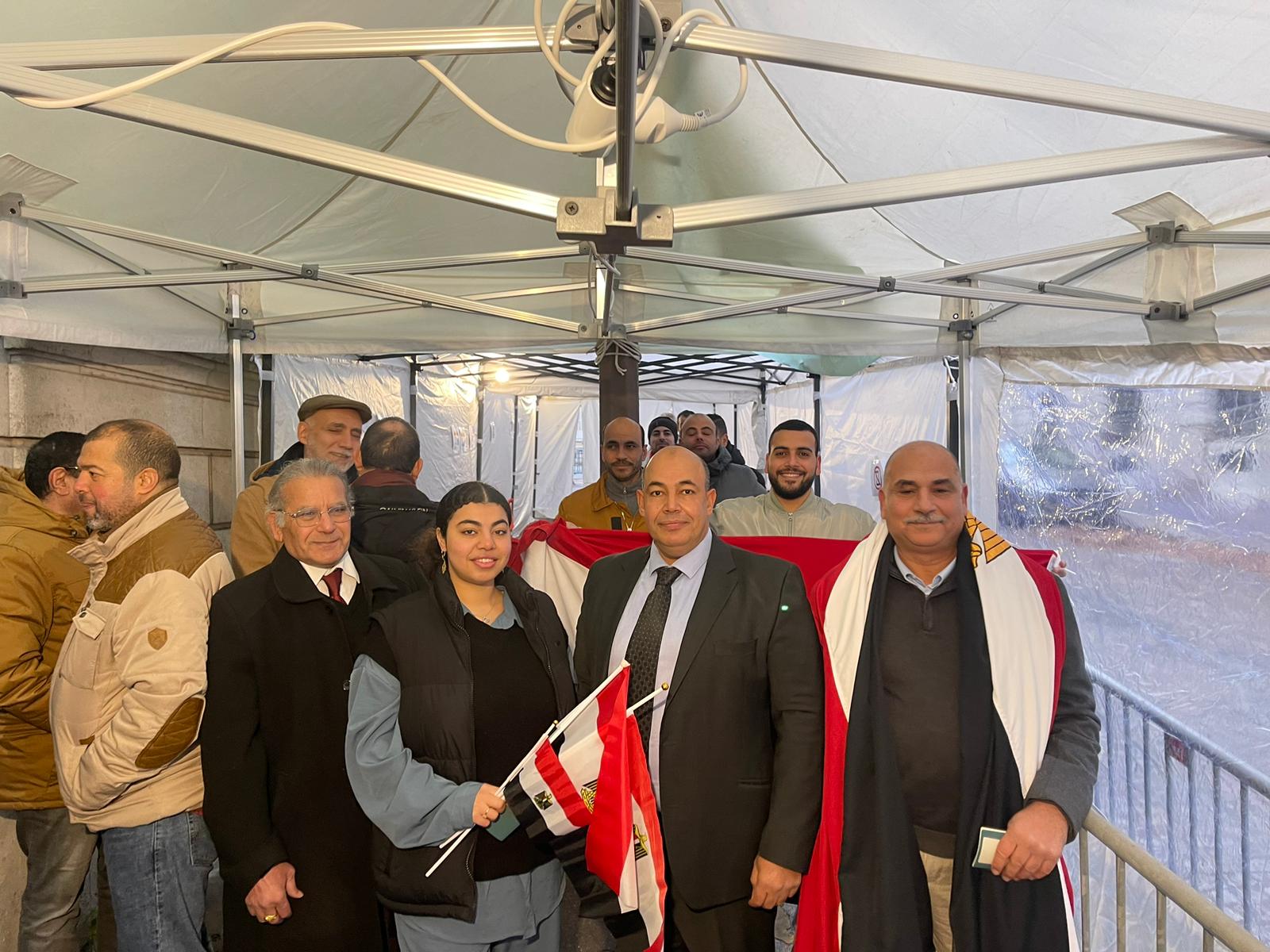 غرفةعمليات وزارة الهجرة ترصد توافدا حاشدا وإقبالا كثيفًا من الناخبين بأعداد كبيرة في عدة دول بالساعات الأولى