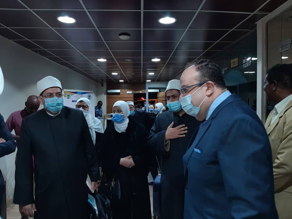 الوفد يصل مطار الخرطوم