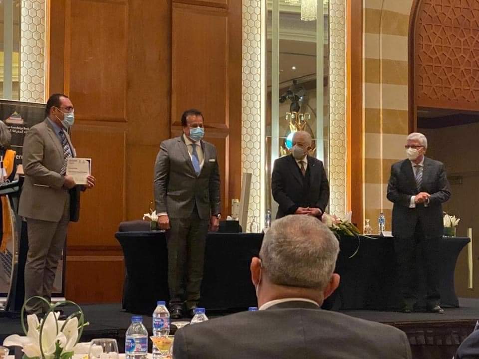 ١٣ باحثًا من جامعة حلوان خلال حفل تخرج الدفعة الأولى لبرنامج التميز البحثي متعدد التخصصات