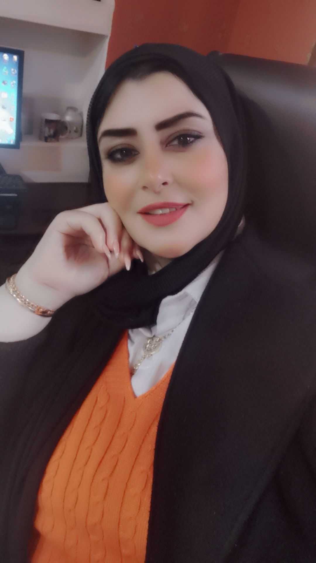 نهى نبيل مديرة المدرسة 