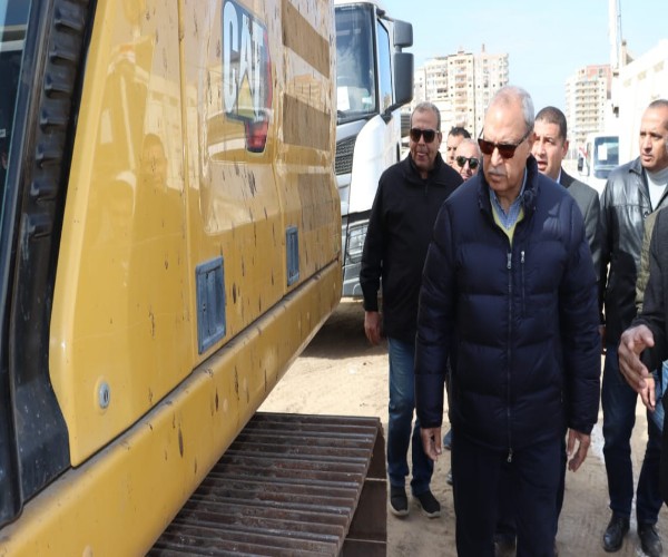 محافظ القليوبية يشهد اصطفاف معدات الوحدات المحلية للمراكز والمدن 