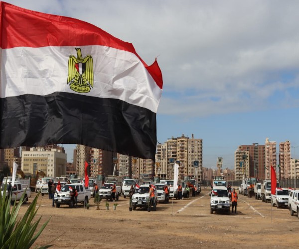 محافظ القليوبية يشهد اصطفاف معدات الوحدات المحلية للمراكز والمدن 