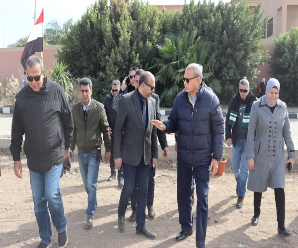 محافظ القليوبية يشهد اصطفاف معدات الوحدات المحلية للمراكز والمدن 