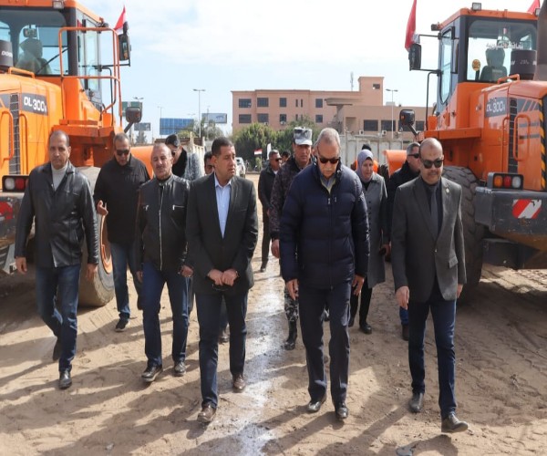 محافظ القليوبية يشهد اصطفاف معدات الوحدات المحلية للمراكز والمدن 