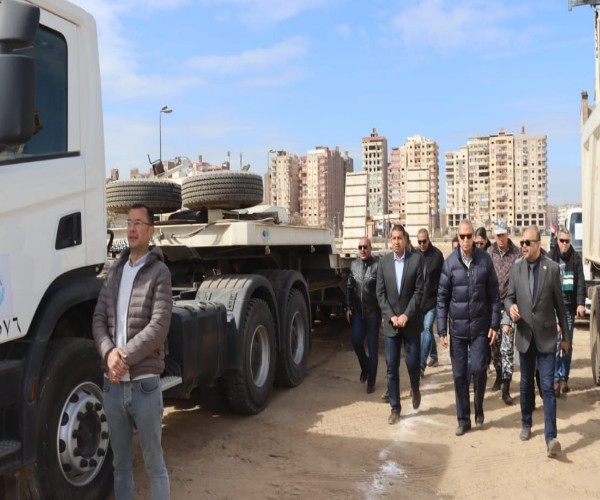 محافظ القليوبية يشهد اصطفاف معدات الوحدات المحلية للمراكز والمدن 