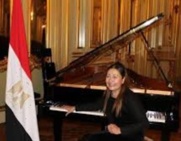 عازفة البيانو العالمية مشيرة عيسى