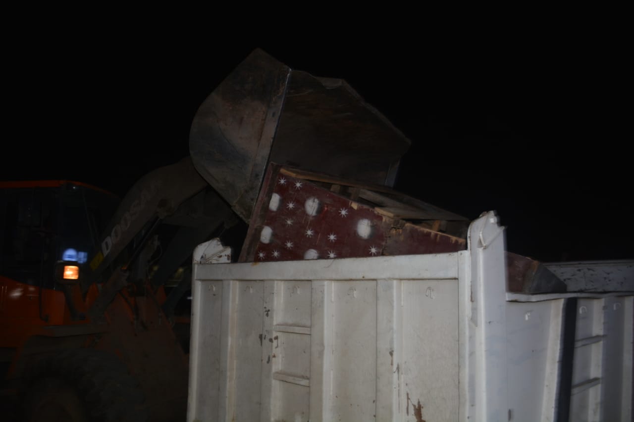 حملة ليلية يقودها محافظ القليوبية.. ضبط 15شيشة وتحرير محاضر اشغالات بمدينة بنها                                          