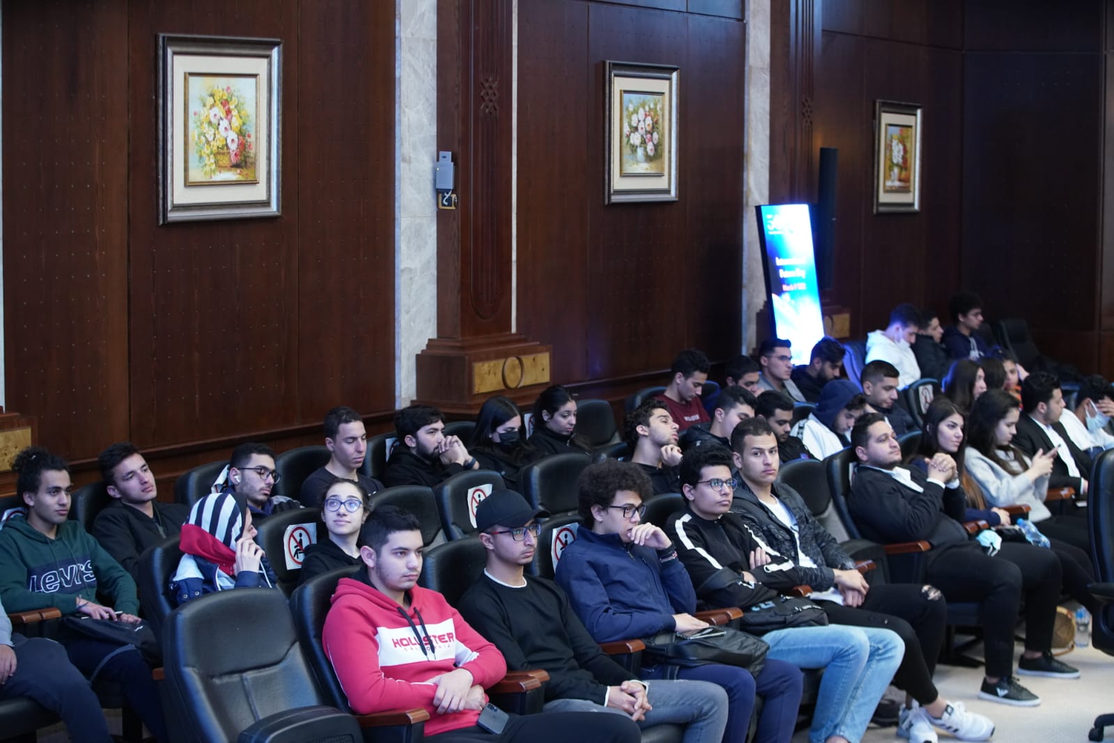  خبراء اقتصاد وتكنولوجيا يفتحون