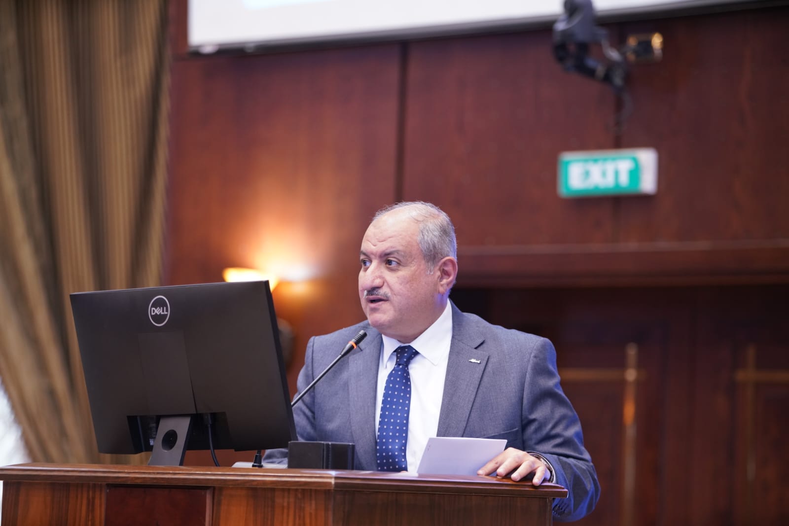  خبراء اقتصاد وتكنولوجيا يفتحون