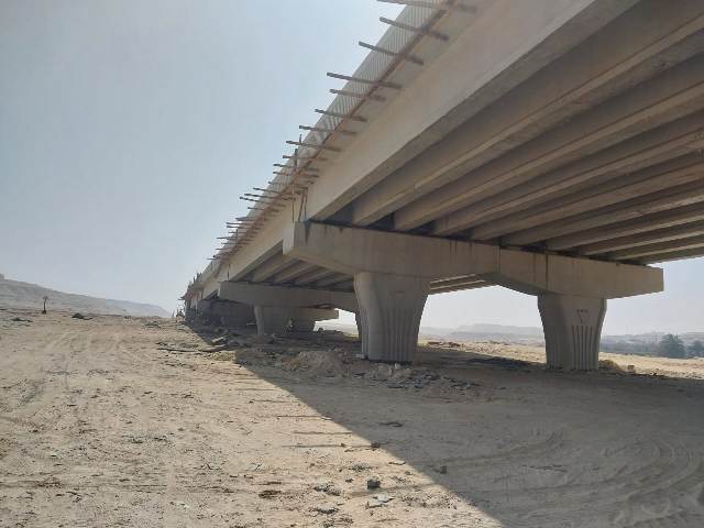 سكرتير مساعد بنى سويف يتابع سير الأعمال بمشروع محور الفشن 