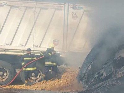 إنقلاب 4 سيارات نقل وملاكي وإصابة شخصين