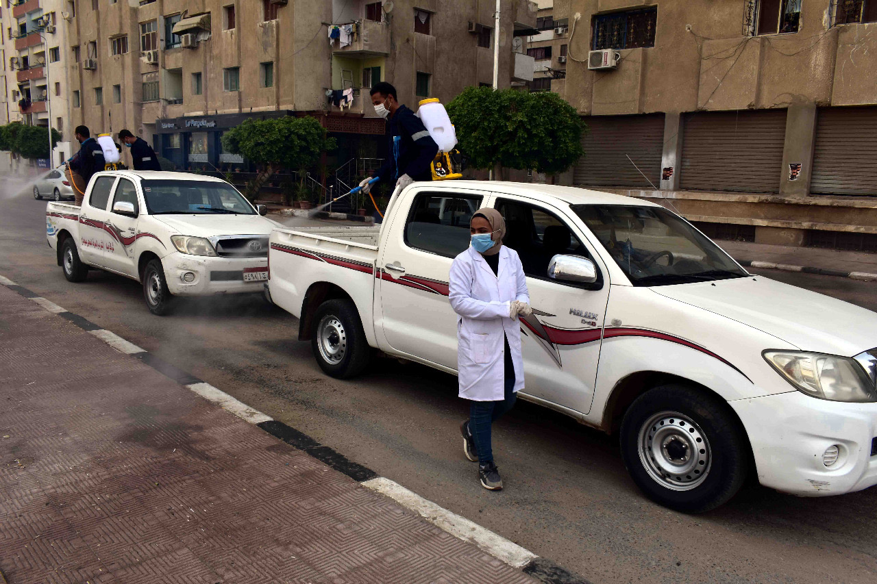 بدرى: تطهير وتعقيم جميع الطرق الرئيسية بمدينة سوهاج 