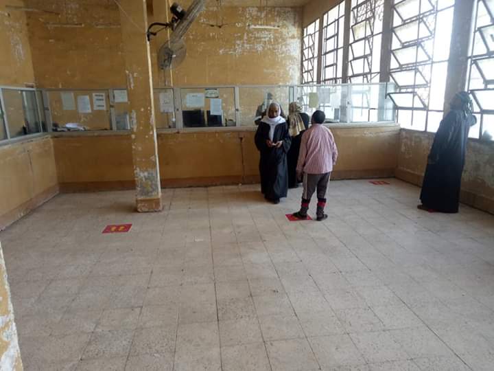 علامات ارشادية لأصحاب المعاشات في بريد ابو بكر الصديق بالبحيرة.صور