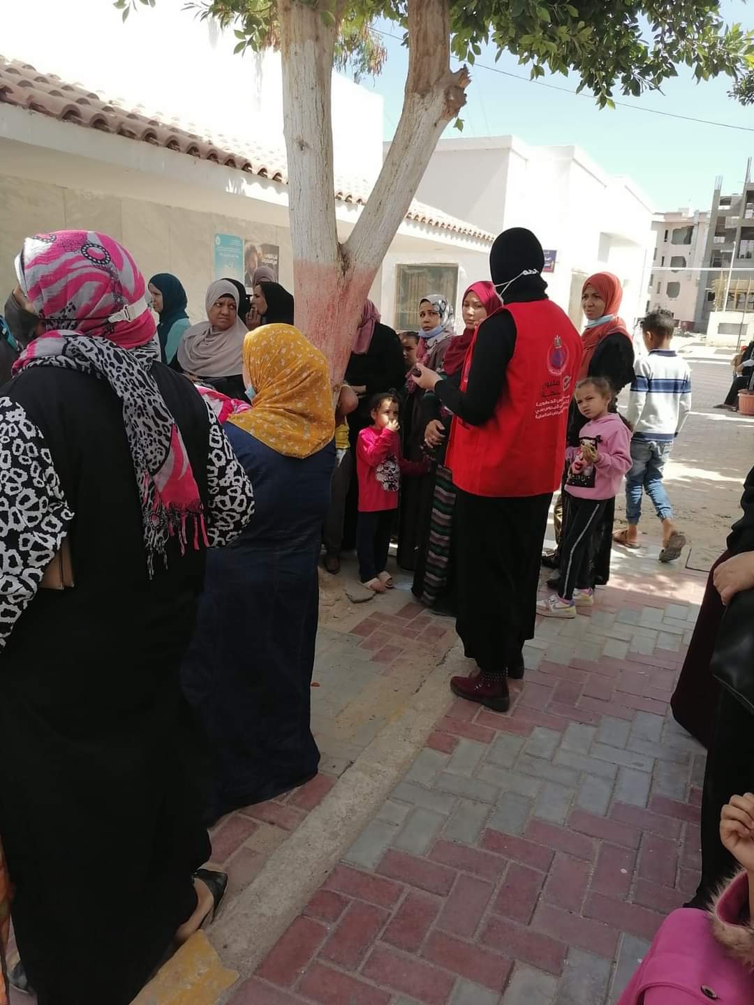 فرق التثقيف الصحى تجوب محافظة البحر الأحمر ..صور