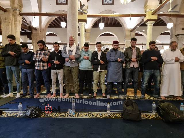في الليلة العاشرة.. آلاف المصلين يؤدون العشاء والتراويح في الأزهر