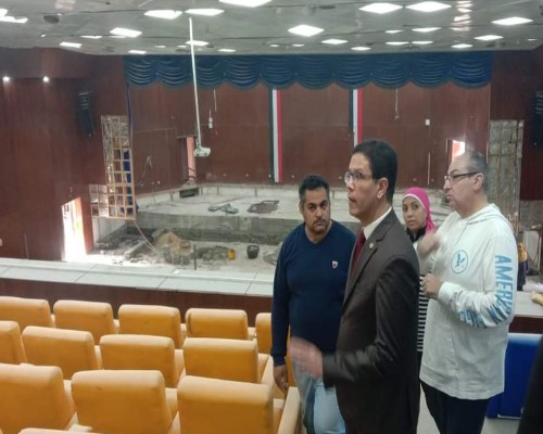 رئيس جامعة بنها يتفقد أعمال تطوير قاعة الاحتفالات الكبرى 