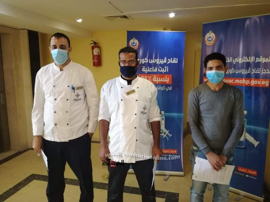 الانتهاء من تطعيم العاملين فى جنوب البحر الأحمر  بفنادق سفاجا والقصير ومرسى علم 